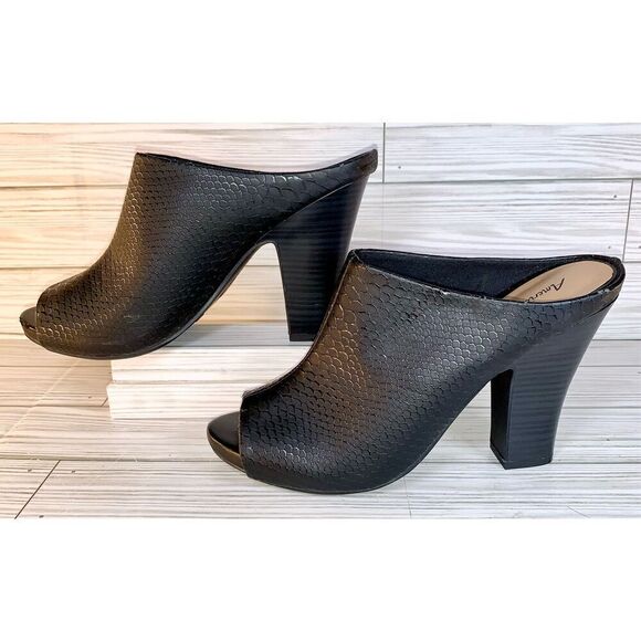American Eagle Black Snakeskin Design Mules S: 8.5 - Picture 2 of 8